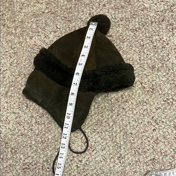 Vintage real Shearling Trapper Hat with Pom Pom and chin tie flaps - Picture 7 of 8